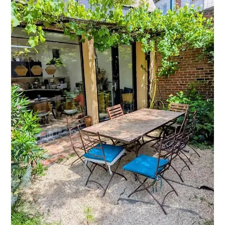 Maison Entre Tour Eiffel Et Chateau De Versailles *