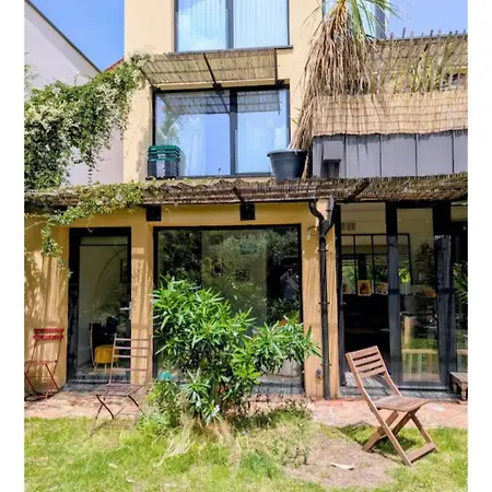 Maison Entre Tour Eiffel Et Chateau De Versailles *